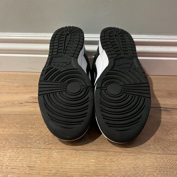 Nike Dunk Black/White Size 9.5 Men's - Picture 2 of 9